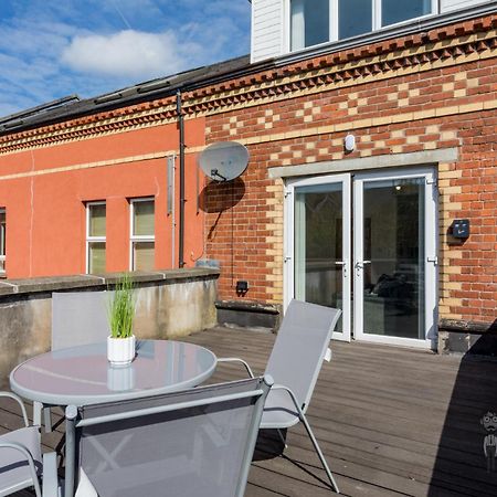 Attic Style 2 Bed Duplex Apartment With Rooftop Patio Belfast Exterior photo