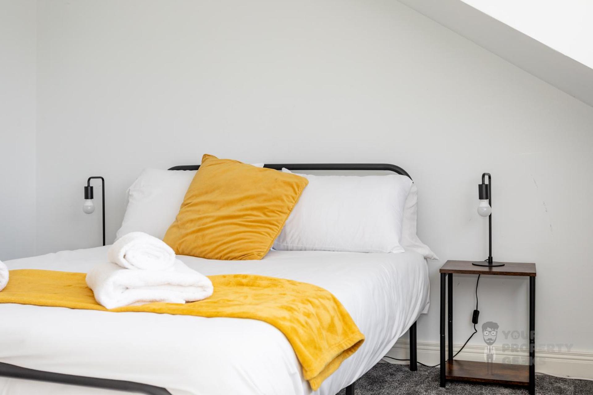 Attic Style 2 Bed Duplex Apartment With Rooftop Patio Belfast Exterior photo