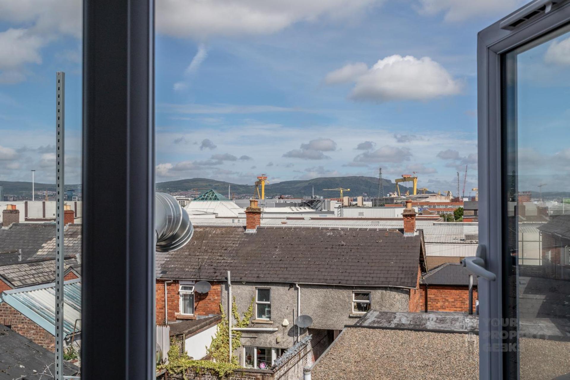 Attic Style 2 Bed Duplex Apartment With Rooftop Patio Belfast Exterior photo